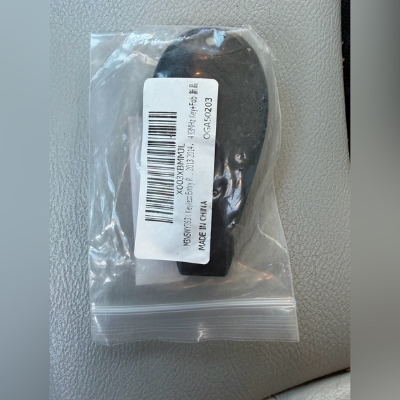 Car Key Fob Keyless Entry Remote 4 Button Vehicles Replacement - Picture 2 of 2